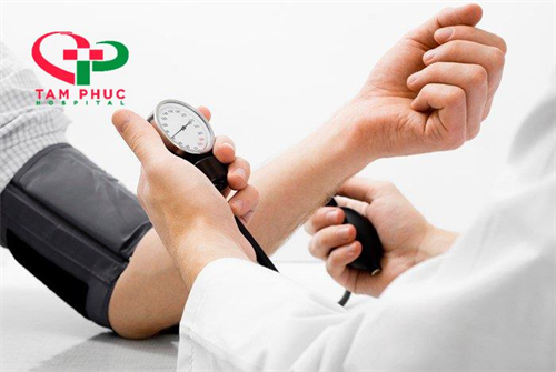 Cao huyết áp: Triệu chứng, nguyên nhân và cách điều trị